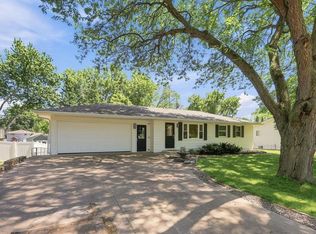 340 Ranchview Ln N, Plymouth, MN 55447