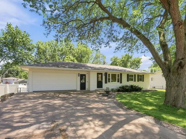 340 Ranchview Ln N, Plymouth, MN 55447