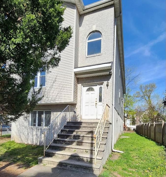 1st image of 120 Chestnut St APT 2