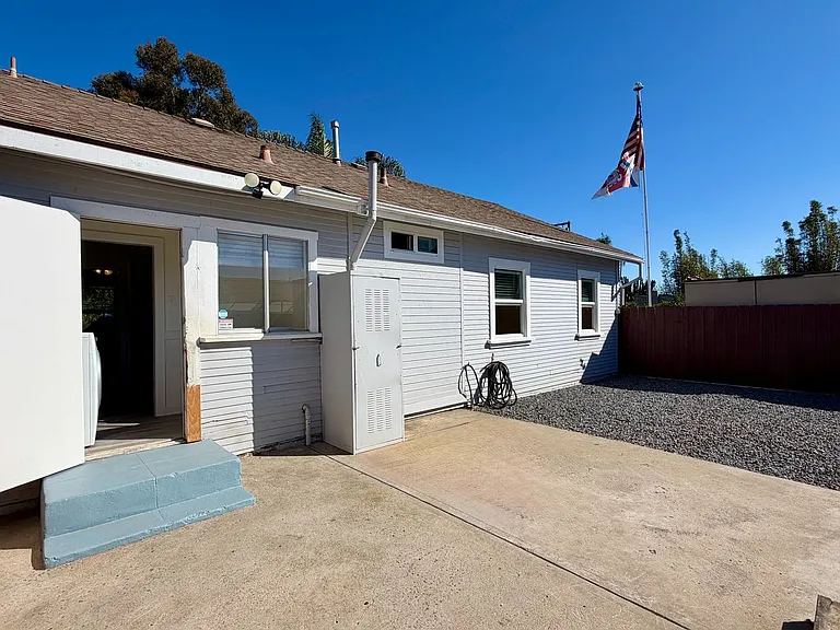 1190 Pine Ave — Photo 16