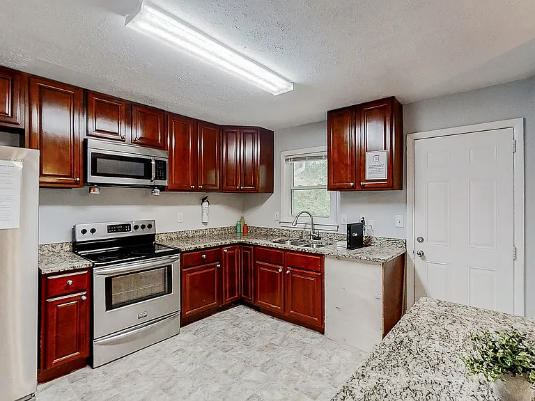Emerald Lake Dr — Photo 7