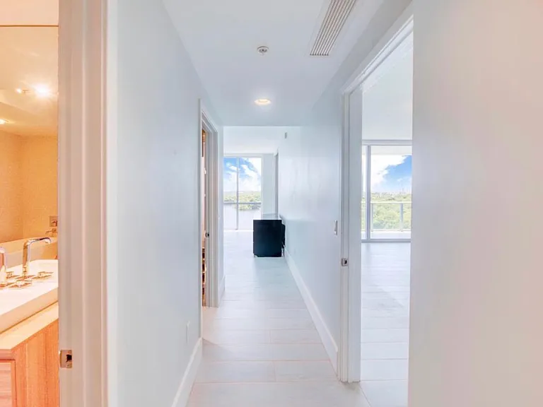 17111 Biscayne Blvd #702 — Photo 30