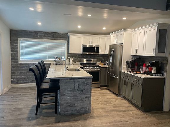 4th image of 555 Beachcomber Blvd #265