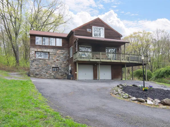 16 Oskar Drive, Mahopac, NY 10541
