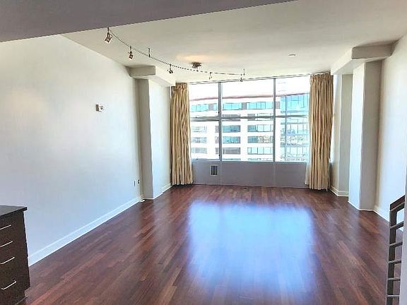 5th image of 207 King St #702L
