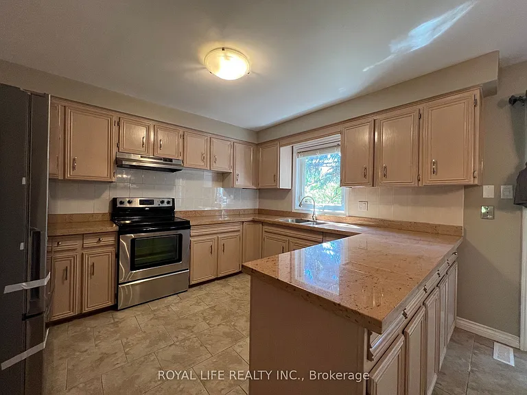 10 Saddletree Dr — Photo 8