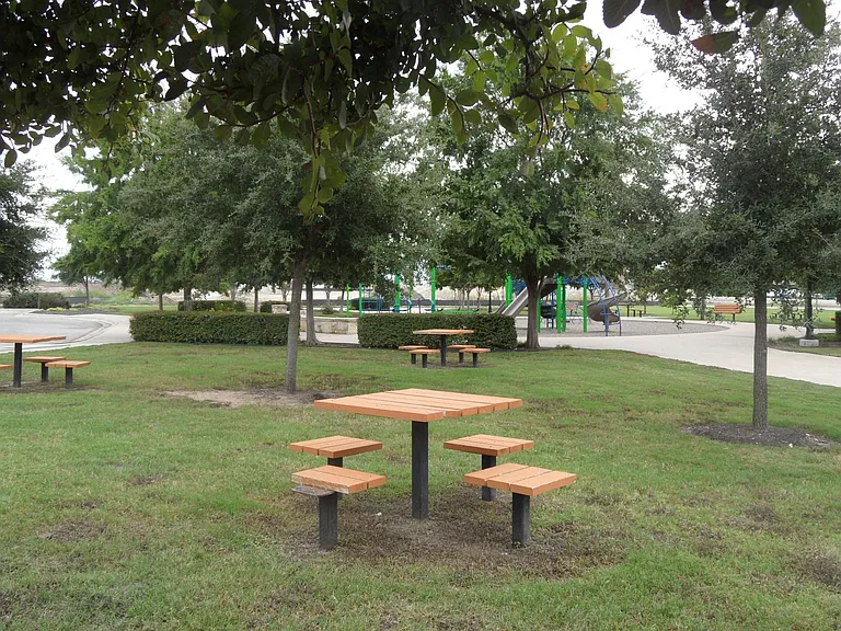 911 Craters Of The Moon Blvd — Photo 17
