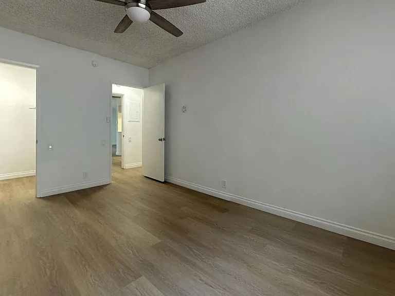 Collins Apts..Gorgeous Newly Remodeled Spacious Units Available..Great Location! — Photo 17