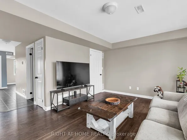 630 Woodlawn Rd E #B, Guelph, ON N1E 0K4