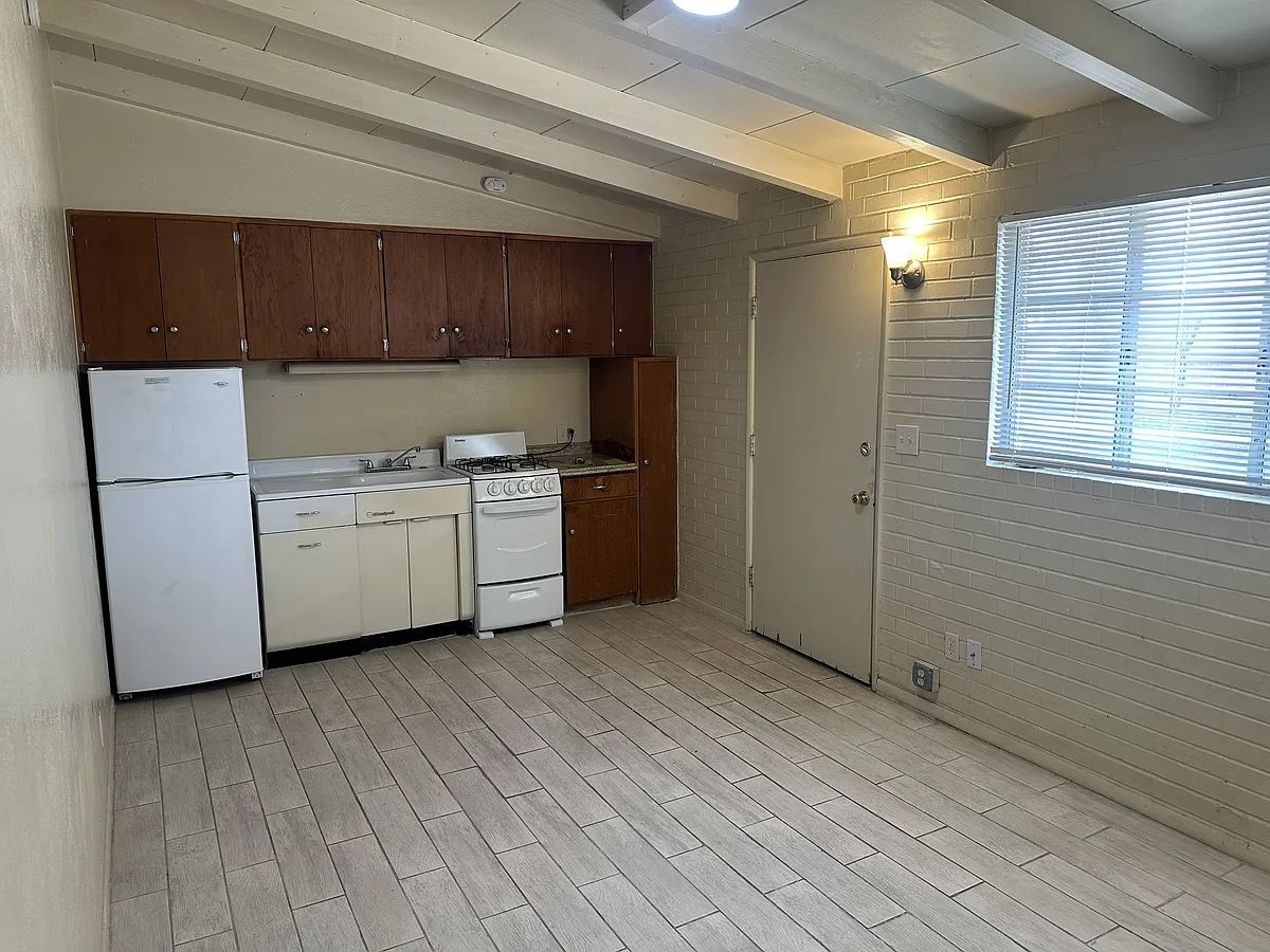 Building Photo - 2140 N Margaret Ave #A
