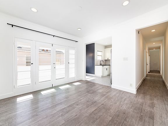 3rd image of 439 N Genesee Ave Unit 439