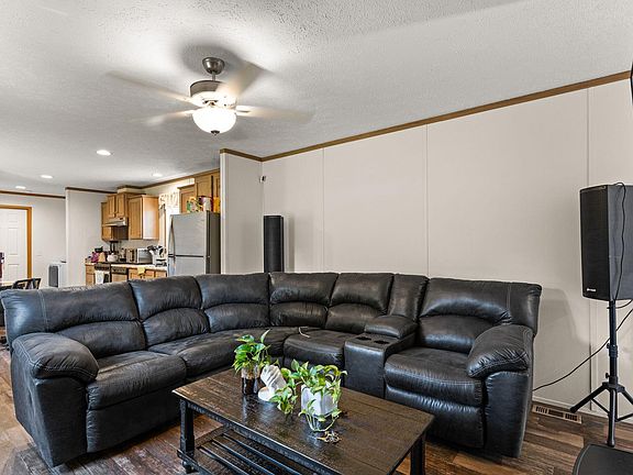 3rd image of 19 Sylvester Estates Drive