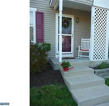 3rd image of 935 Woodlawn Ave