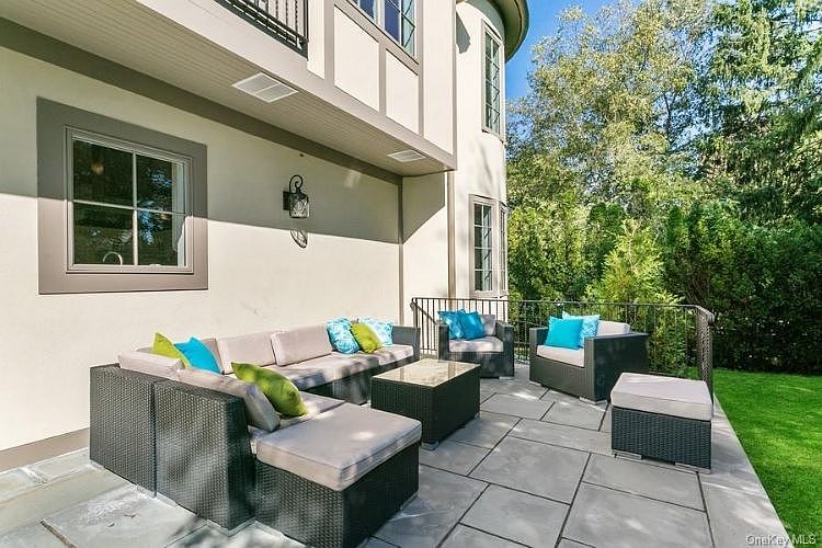 94 Carleon Ave, Larchmont, NY 10538 Zillow