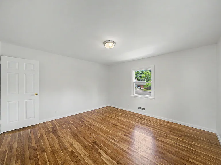 35-10 Lindsay Rd — Photo 16