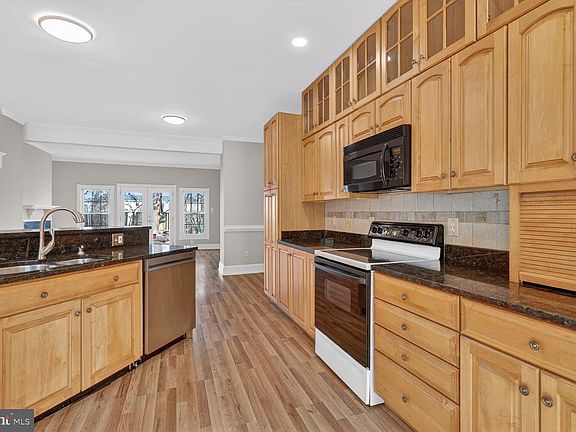 5th image of 119 River Rd