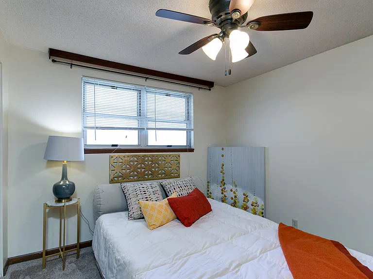 525 N Manhattan Ave — Photo 11