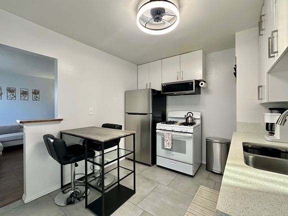 4th image of 137 Madison Ave #1