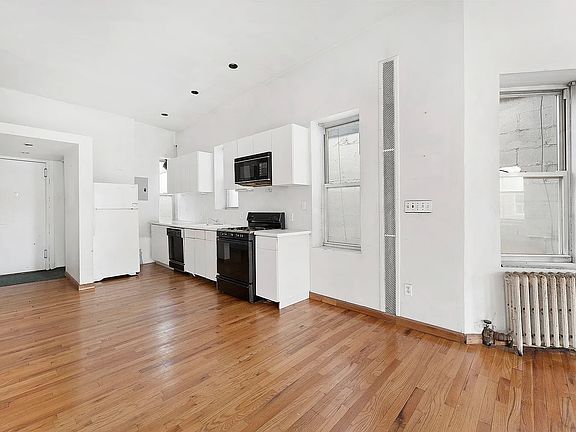 5th image of 257 E 7th St APT 13