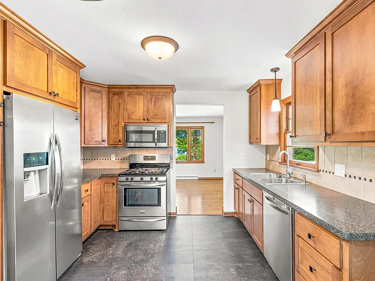 Kitchen (13 x 15)