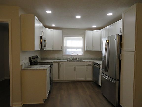 5th image of 411 Jasmin Dr