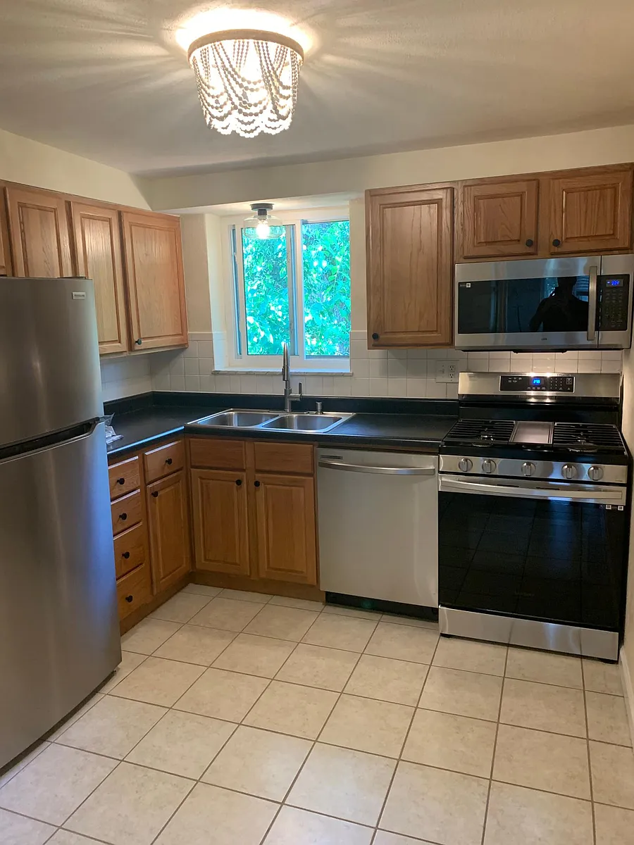 Building Photo - 203 Monclay Ct #2E