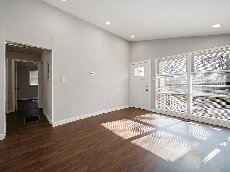 976 McKay Dr SE — Photo 8