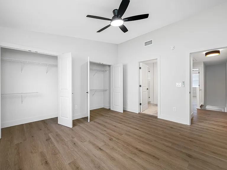 6119 Memorial Hwy — Photo 77