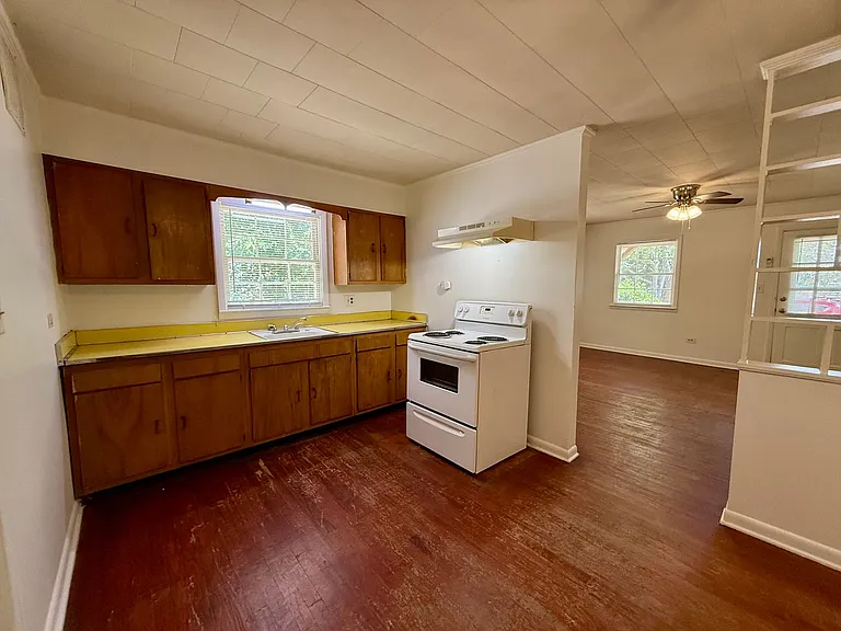 819 W Emerson St — Photo 9