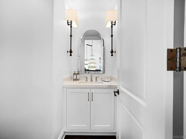 1070 Coronado Ave — Photo 43