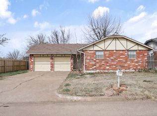 1049 NW 21st St, Moore, OK 73160