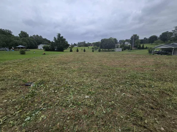 26 Country Club Hts S, Albany, KY 42602