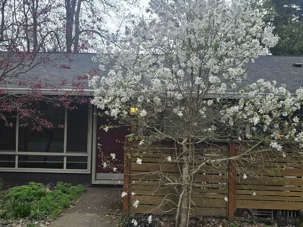 2833 SW Troy St, Portland, OR 97219