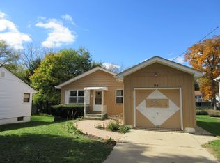 94 Cedar Dr, Crystal lake, IL