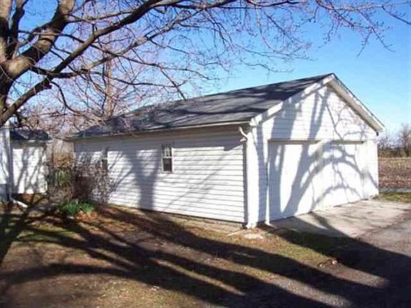 Oversized 2 Car Garage