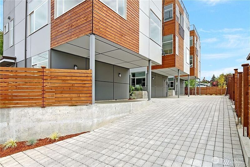 3rd image of 6546 24th Avenue NW