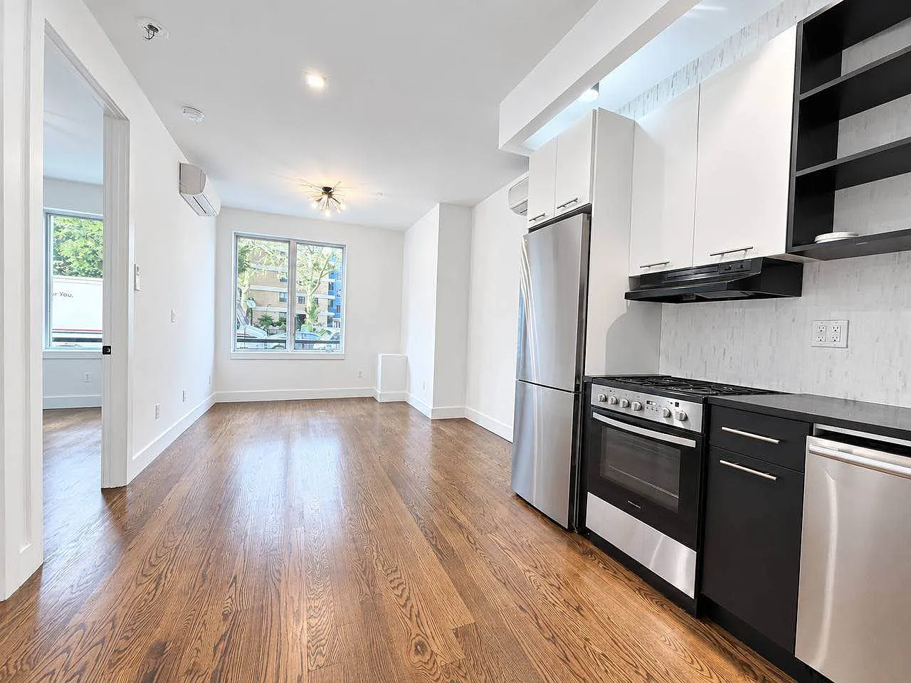 194 Scholes Street — Photo 1