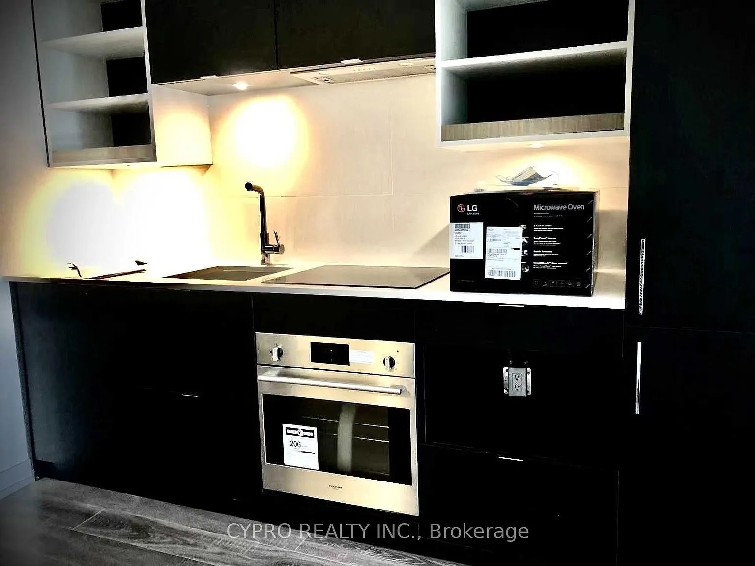 3 bed, $3,290 — Photo 4