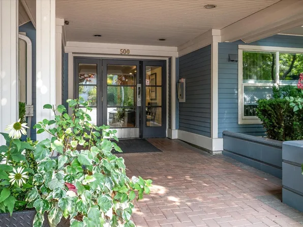 500 Stewart Ave #504, Nanaimo, BC V9S 5T5