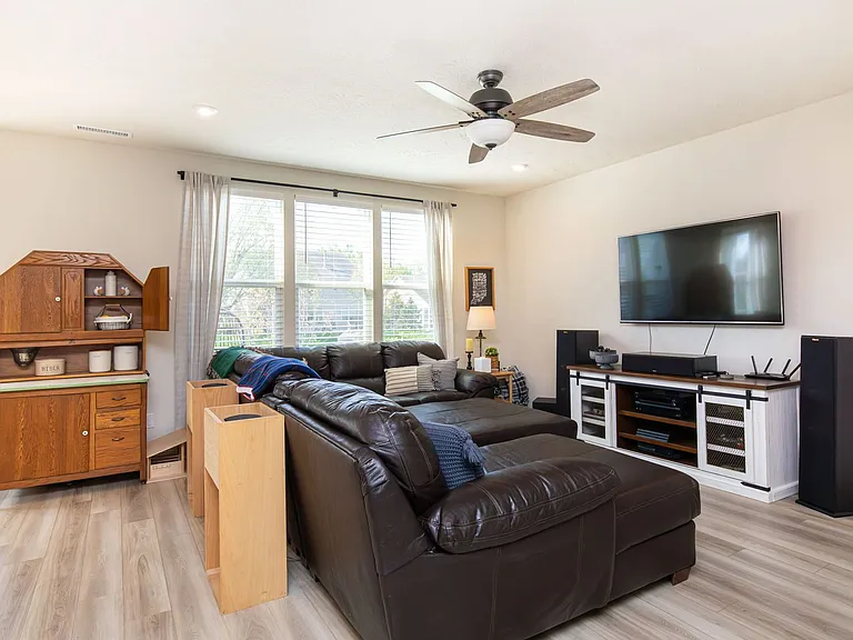 6787 Oakcrest Dr — Photo 10