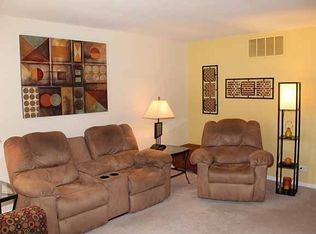 659 Maple Ct, Elk Grove Village, IL 60007