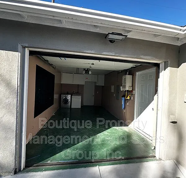 2285 Santa Ana Ave — Photo 18