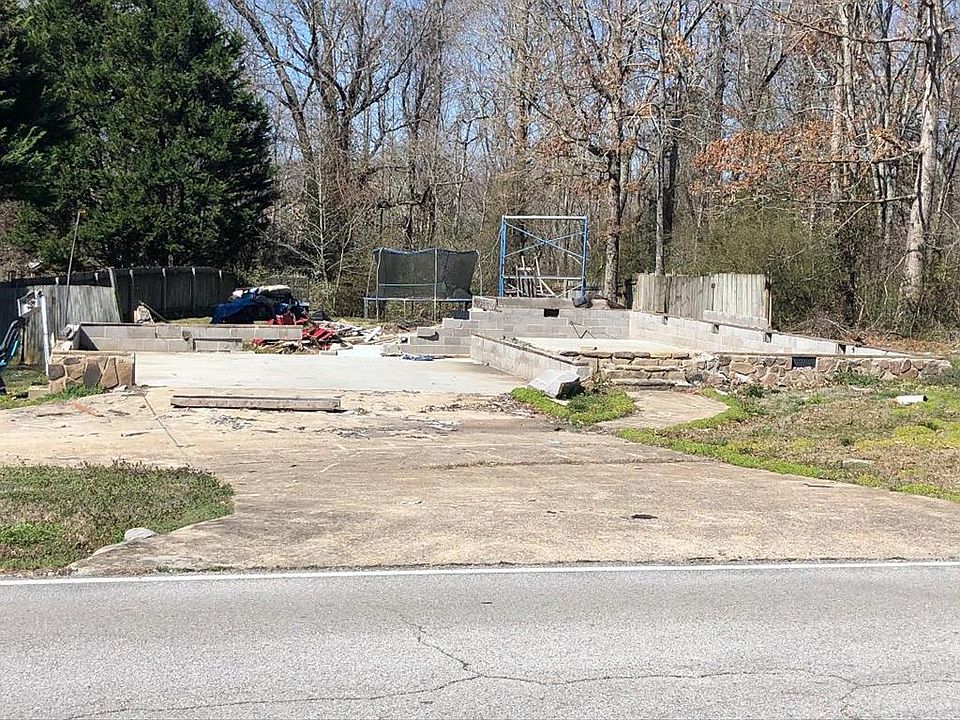 2nd image of 5811 Clark Rd