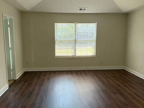 4th image of 144 Ranlo Ave