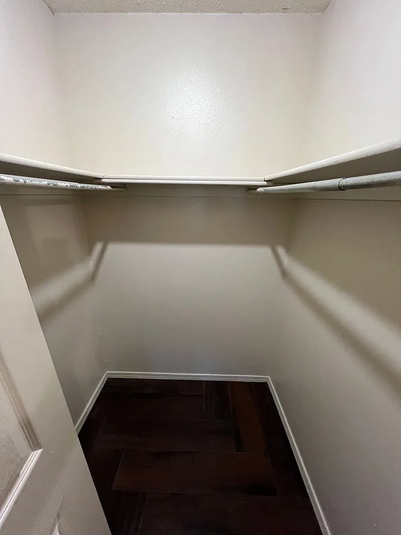 Really Cute 2 Bed 2 Bath House with Car Port in Back. Fridge & Yard Care Included. Total Electric. — Photo 4