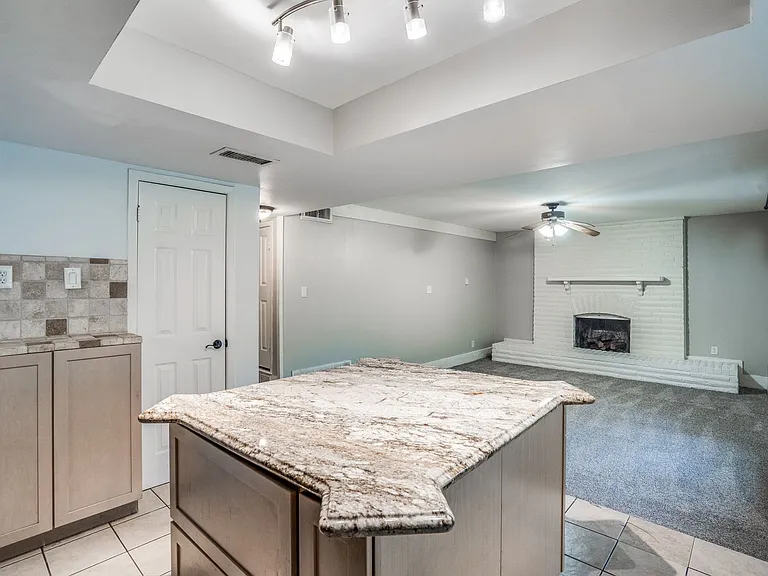 902 Firestone Ln — Photo 4