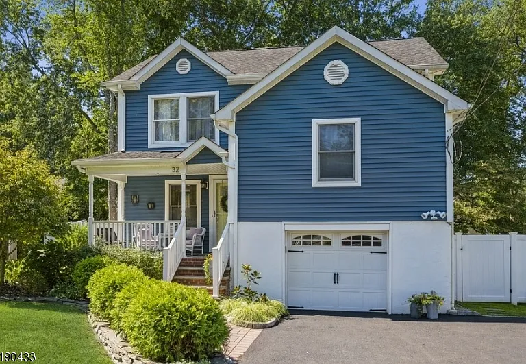 32 Beechwood Rd — Photo 1