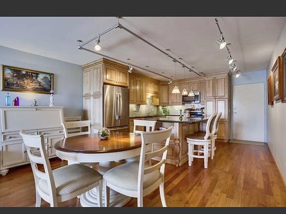 4th image of 4944 Cass St Unit 310