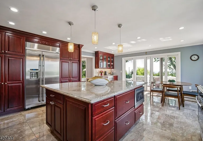 1008 Mary Allen Ln — Photo 8