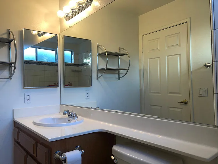 4631 Kester Ave #207 — Photo 20